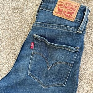 Levi's Women's high rise Skinny Jeans - Blue size 26